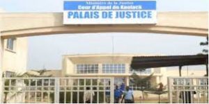 Lire la suite à propos de l’article Tribunal de Kaolack: L’affaire du journaliste Moussa Fall et les trois gros bras de Serigne Mboup, renvoyée au 1er juin 2023.