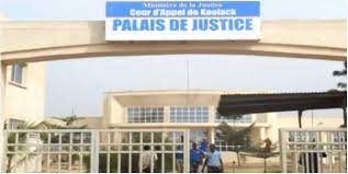 You are currently viewing Tribunal de Kaolack: L&rsquo;affaire du journaliste Moussa Fall et les trois gros bras de Serigne Mboup, renvoyée au 1er juin 2023.