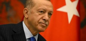 Lire la suite à propos de l’article Turquie: Erdogan en tête du scrutin présidentiel sur 25% de bulletins dépouillés