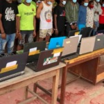 Lire la suite à propos de l’article 33 Nigérians arrêtés : La DSC neutralise un gang de cybercriminels