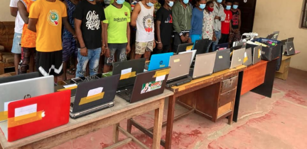 You are currently viewing 33 Nigérians arrêtés : La DSC neutralise un gang de cybercriminels