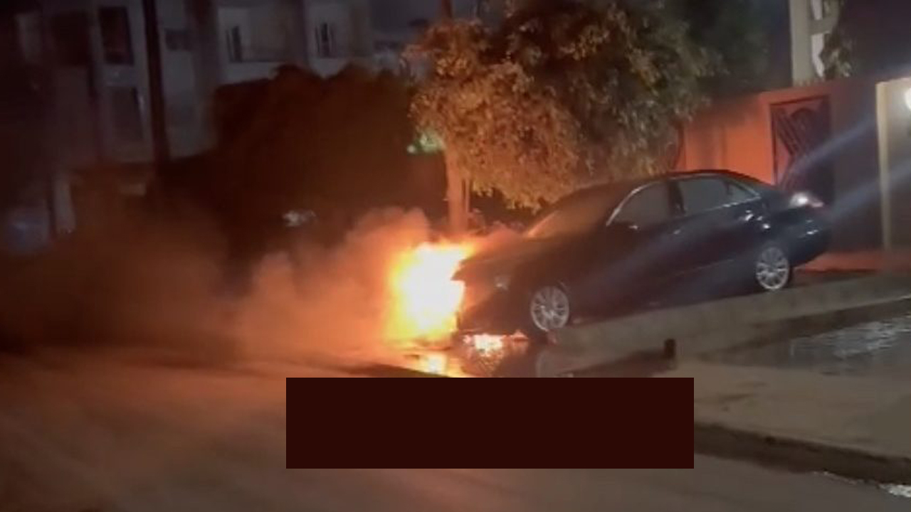 You are currently viewing La maison du minsitre Serigne Mbaye Thiam attaquée, sa voiture incendiée. Regardez!