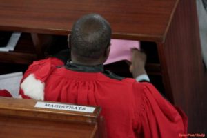 Lire la suite à propos de l’article Tout savoir sur El Hadji Issa Ndiaye, le juge qui a présidé l’audience spéciale du 23 mai