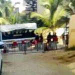 Lire la suite à propos de l’article Chez Ousmane  Sonko : Le dispositif sécuritaire autour de la maison de Ousmane Sonko allégé