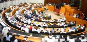 Lire la suite à propos de l’article 4Députés arrêtés hier  : L’opposition bloque les travaux, la séance suspendue