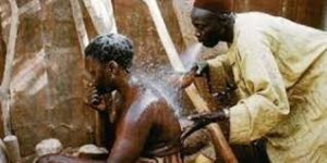 Lire la suite à propos de l’article Bain mystique mortel à Fatick : Les confidences du tradipraticien
