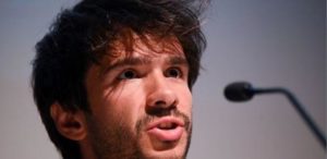 Lire la suite à propos de l’article Affaire Juan Branco : un lutteur et un agent des Impôts ont été arrêtés.