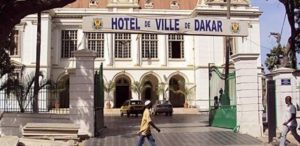Lire la suite à propos de l’article Mairie de Dakar : Abass Fall a rendu sa voiture, mais garde les clés…