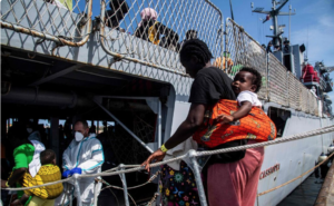 Lire la suite à propos de l’article Afflux de migrants à Lampedusa : la présidente de la Commission européenne se rendra sur l’île dimanche