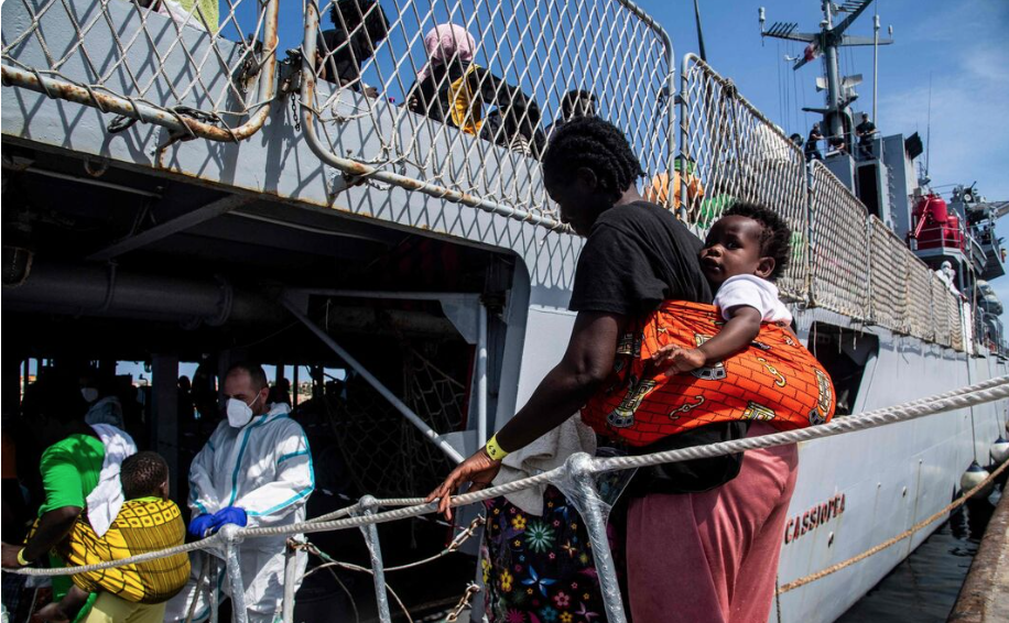You are currently viewing Afflux de migrants à Lampedusa : la présidente de la Commission européenne se rendra sur l’île dimanche
