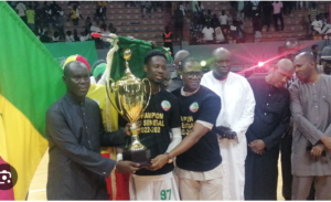 Lire la suite à propos de l’article BASKET : l’AS Douanes encore sacrée championne du Sénégal