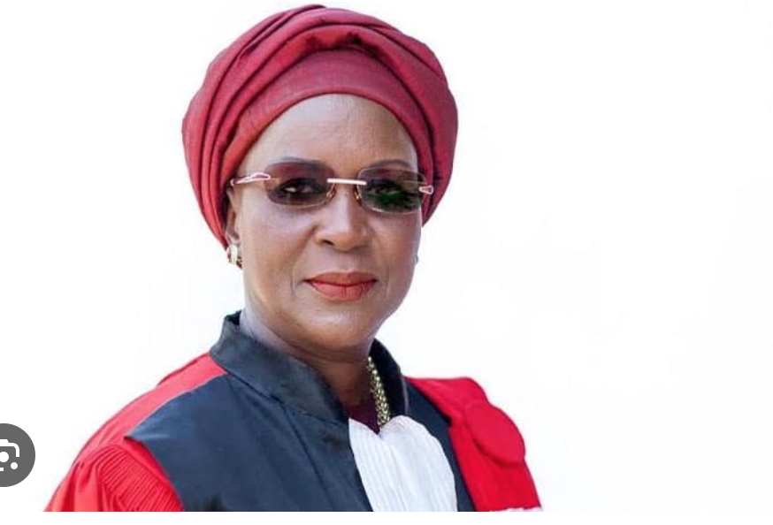 You are currently viewing « …PORTEZ UNE FEMME À LA TETE DU PAYS » : Amsatou SOW SIDIBÉ s’engage