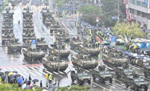 Lire la suite à propos de l’article Corée du Sud: gigantesque parade militaire à Séoul
