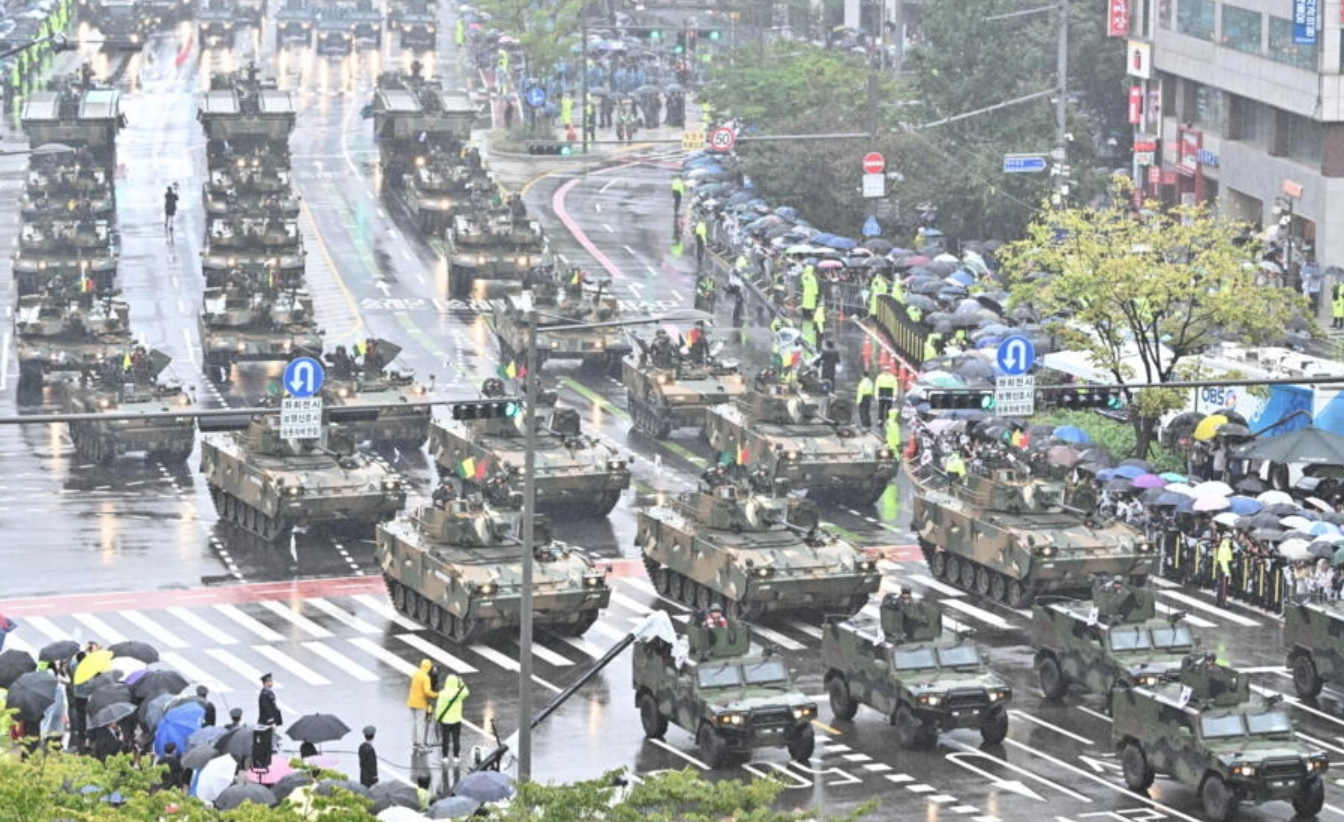 You are currently viewing Corée du Sud: gigantesque parade militaire à Séoul
