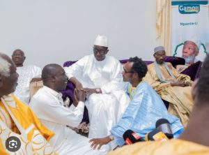 Lire la suite à propos de l’article PRESENTANT AMADOU BA AUX FOYERS RELIGIEUX : Certains sénégalais apprécient ce geste de Macky Sall