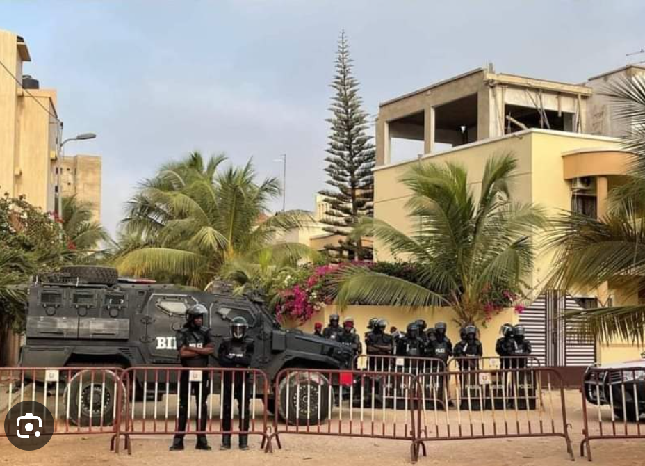 You are currently viewing Ousmane Sonko en prison : Le cri muet de la liberté bâillonnée à la Cité