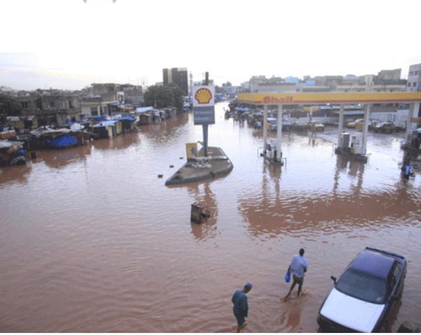 You are currently viewing Touba : De nombreux quartiers et rues inondés après des fortes pluies.
