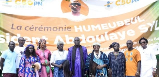 Lire la suite à propos de l’article Parrain de la fête humeubeul, Abdoulaye Sylla (ECOTRA) adoubé et gratifié par Oussouye (Vidéo)