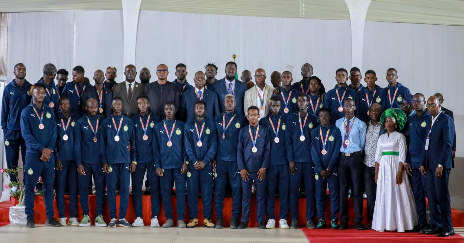 Lire la suite à propos de l’article Prime : Macky Sall décaisse 200 millions FCFA pour les Lions malentendants