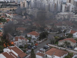 Lire la suite à propos de l’article Guerre Israël-Hamas: plus de 600 morts côté israélien, au moins 100 prisonniers aux mains du Hamas
