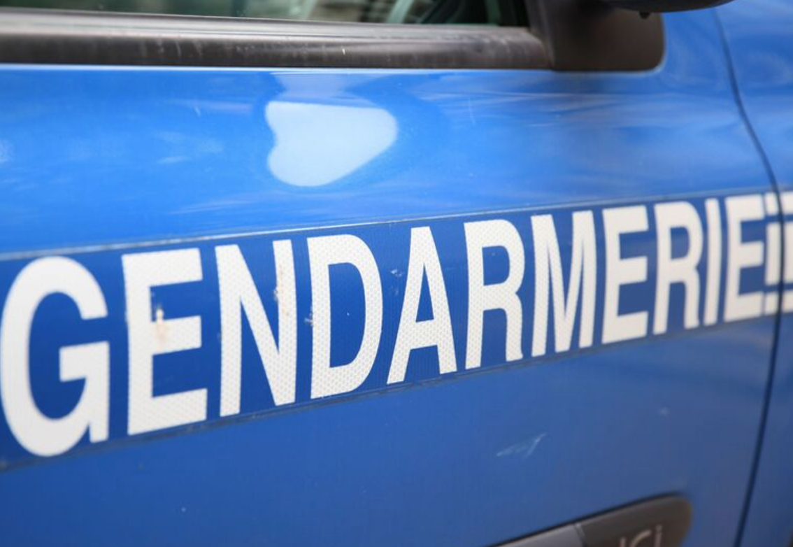 You are currently viewing Accident mortel : deux gendarmes jugés pour avoir laissé leur collègue prendre le volant en état d’ivresse