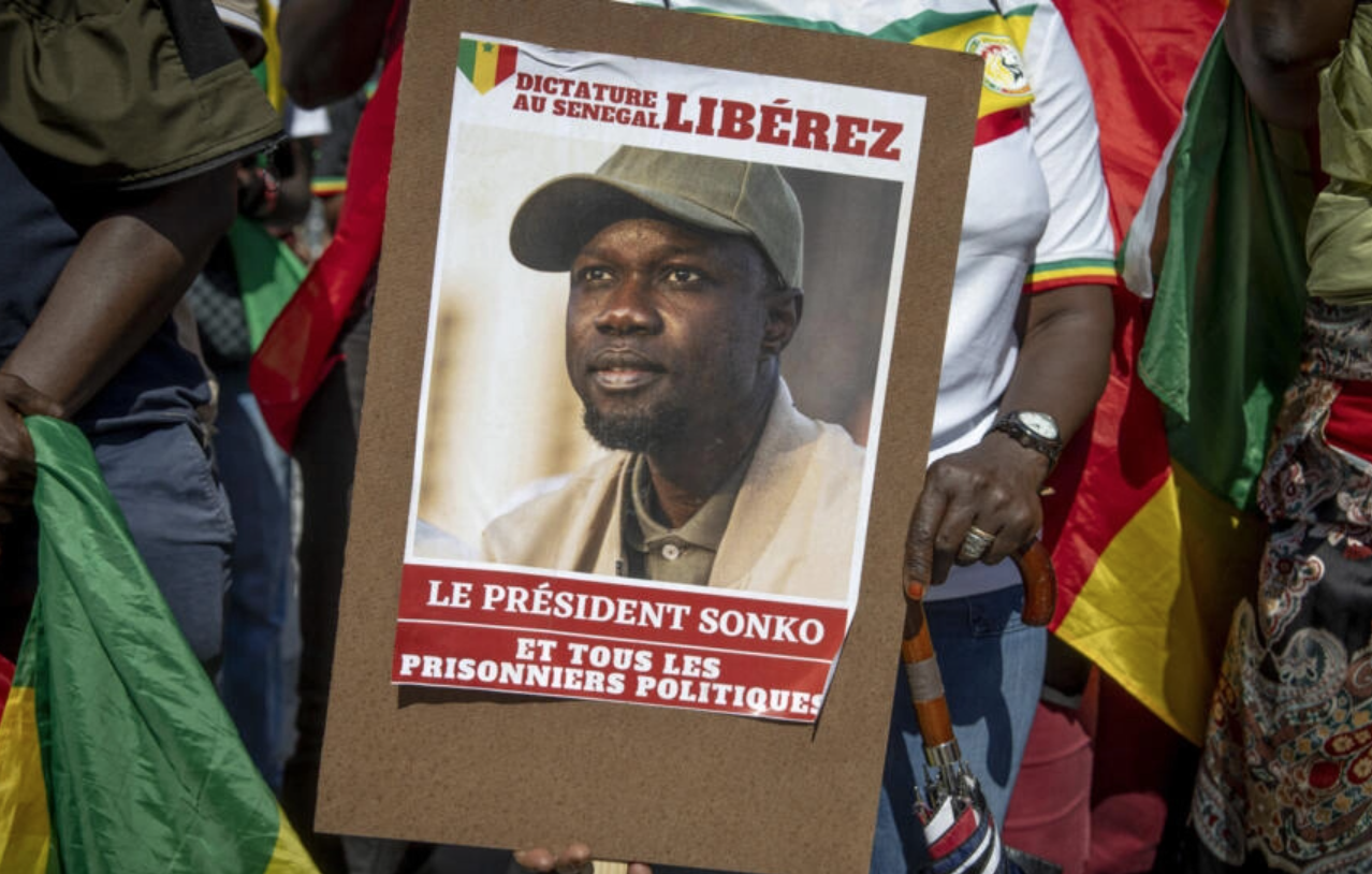 You are currently viewing Sénégal: la fuite d’un courrier sur l’état de santé de l’opposant Ousmane Sonko fait polémique