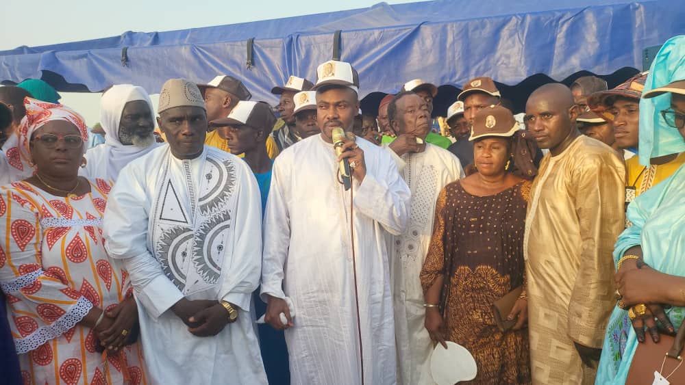 You are currently viewing Parrainage et présidentielle 2024 : Aliou Demberou Sow mobilise Ranérou pour le triomphe de BBY (Photos-Vidéo)