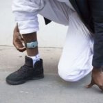 Lire la suite à propos de l’article Un détenu défonce son bracelet électronique à coups de pierres