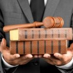Lire la suite à propos de l’article Escroquerie et abus de confiance : un avocat et un célèbre notaire dans la tourmente