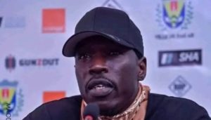 Lire la suite à propos de l’article Le célèbre rappeur Nitdoff, connu pour son soutien à Ousmane Sonko, a été appréhendé ce vendredi 17 novembre 2023 par la Section de Recherches de Colobane. L’artiste fait face à des accusations d’appel à l’insurrection et d’outrage envers l’autorité de l’ordre.