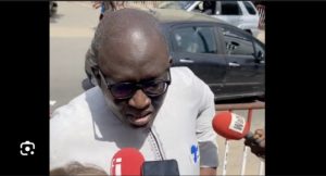 Lire la suite à propos de l’article Malgré le refus de remettre des fiches de parrainage à Ousmane Sonko: Ayoub Daffé s’entête et change de direction
