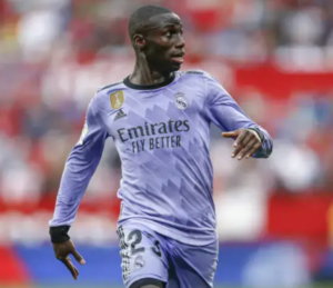 Lire la suite à propos de l’article Real Madrid : Ferland Mendy sur le départ, son remplaçant déjà dans l’avion ?