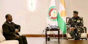 Lire la suite à propos de l’article Retour d’exil : Arrivée de M. Soro Kigbafori Guillaume à Niamey