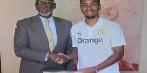 Lire la suite à propos de l’article Engagement citoyen : L’international sénégalais Abdou Diallo devient ambassadeur de PETROSEN