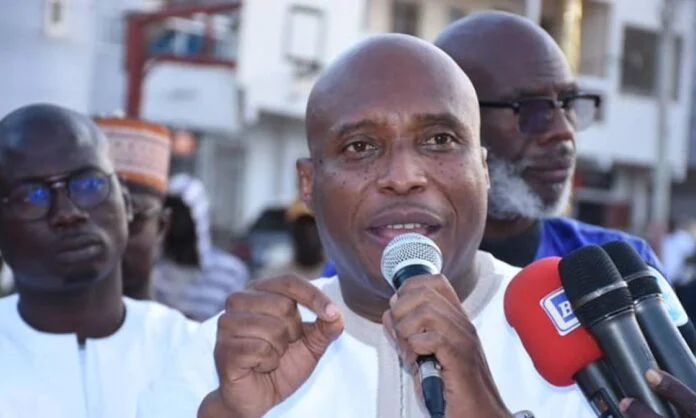 Lire la suite à propos de l’article Barthélemy Dias: « Si Amadou Ba est élu Président, Sonko va pourrir en prison »