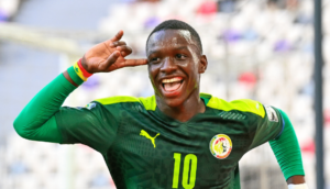 Lire la suite à propos de l’article Amara Diouf retenu pour la CAN? El Hadji Diouf pas d’accord avec le « sorcier blanc » !