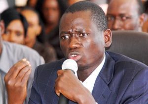 Lire la suite à propos de l’article Incendie au Marché Boucotte de Ziguinchor : Serigne Mboup soutient les victimes et promet…