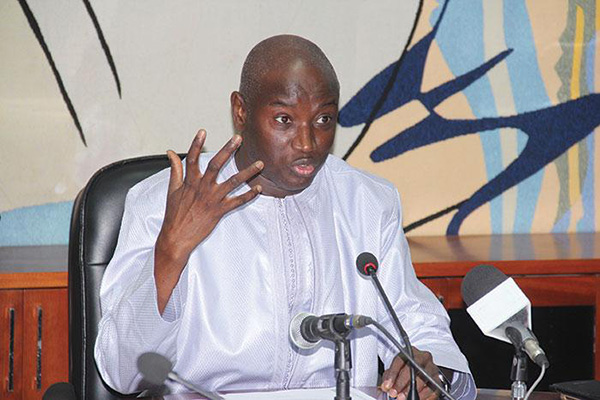 You are currently viewing CDC : Aly Ngouille Ndiaye dépose sa caution et lance un messeage fort à ses militants