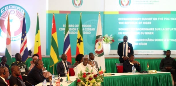 You are currently viewing La CEDEAO se réunit en urgence sur fond de crise au Sénégal et rupture avec trois États