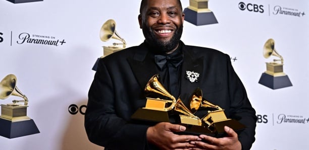 You are currently viewing Grammy Awards 2024 : Un rappeur rafle trois prix et quitte la soirée menotté