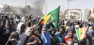 Lire la suite à propos de l’article Macky Sall cherche l’apaisement, la société civile la mobilisation