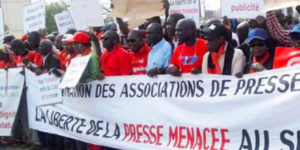 Lire la suite à propos de l’article Licence retirée à WalfTV : Moussa Bocar Thiam, l’avocat du monstre !