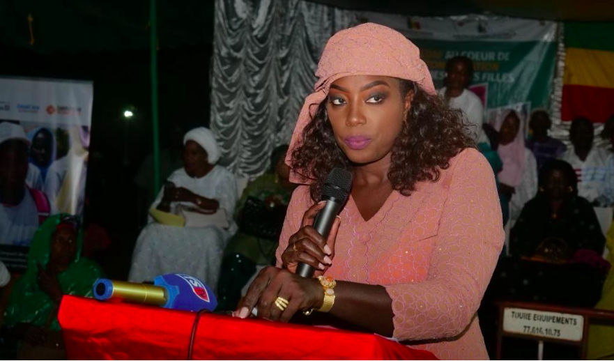Lire la suite à propos de l’article Fatou Diane, Ministre de la Femme, s’érige en défenseur du président Macky Sall ….