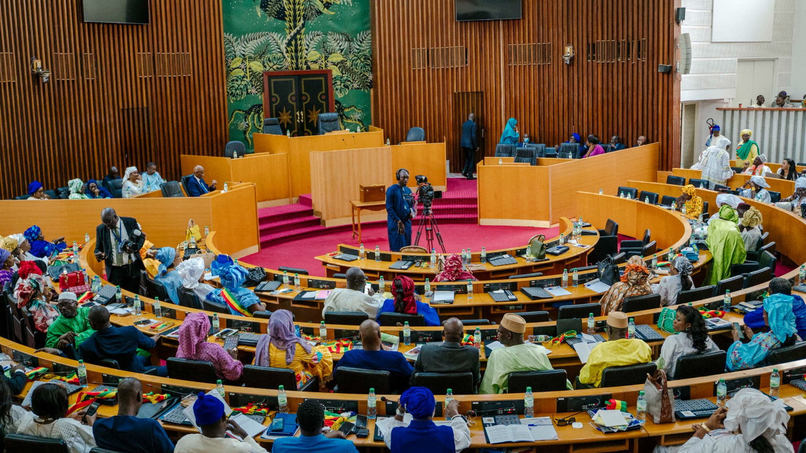 You are currently viewing Les députés se penchent aujourd’hui en plénière sur le report controversé de la présidentielle de février 2024. L’Assemblée nationale est sous haute surveillance.