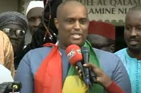 You are currently viewing Urgent: CHEIKH NIASS VEUT DELOGER MACKY SALL AU PALAIS.