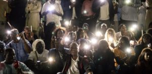Lire la suite à propos de l’article Veillée nocturne de la presse: Les journalistes sur le pied guerre contre les violences dont ils sont victimes