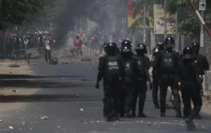 Lire la suite à propos de l’article Manifestation contre le report de la Présidentielle : 151 personnes arrêtées