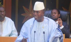 Lire la suite à propos de l’article Cheikh Abdou Bara Dolly rejoint celui qui s’engage à respecter Serigne Touba s’il est élu : Une déclaration marquante