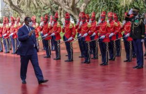 Lire la suite à propos de l’article Fin de son mandat: Macky Sall fait ses adieux aux gardes