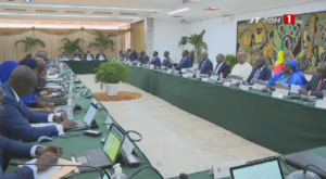 Lire la suite à propos de l’article Adieux Émouvants lors du Dernier Communiqué du Conseil des Ministres avec Macky Sall